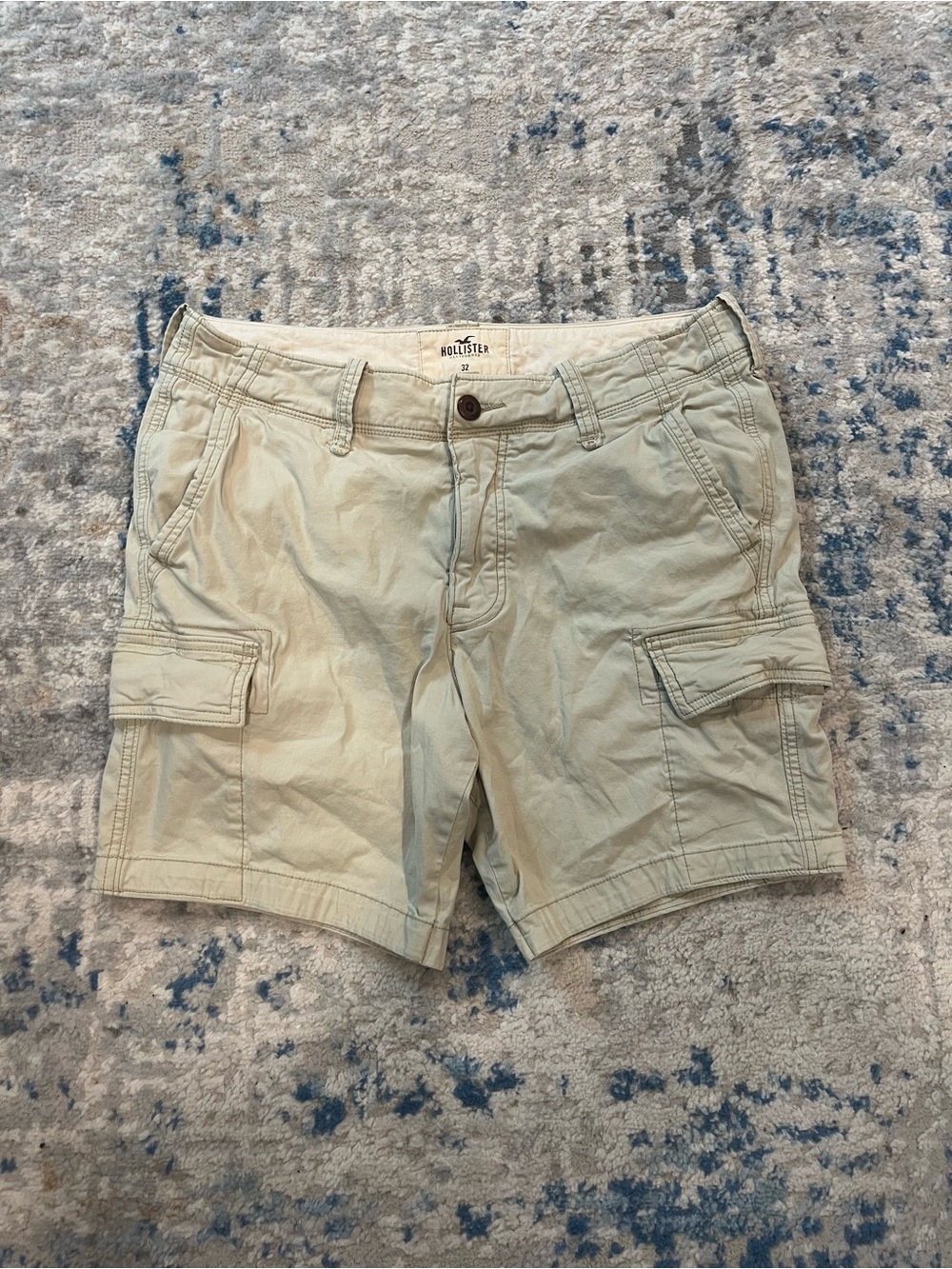 Y2K Hollister Co. cargo shorts in size 32